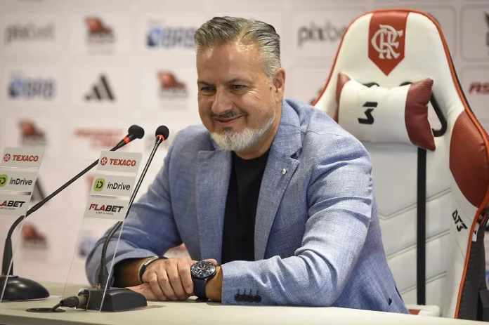José Boto durante coletiva de imprensa no Ninho do Urubu (Foto: Marcelo Cortes/CRF)