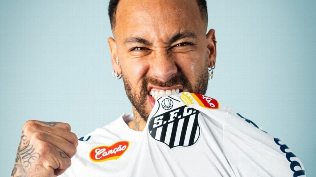 Neymar posa para foto com a camisa do Santos (Foto: Guilherme Kastner/Santos FC)
