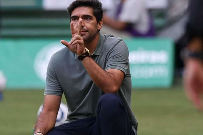 Abel Ferreira comandando treino do Palmeiras