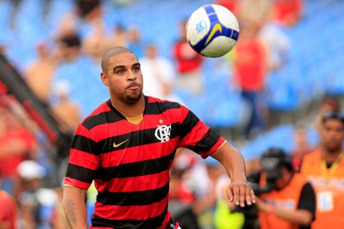 Adriano em ação pelo Flamengo em 2009