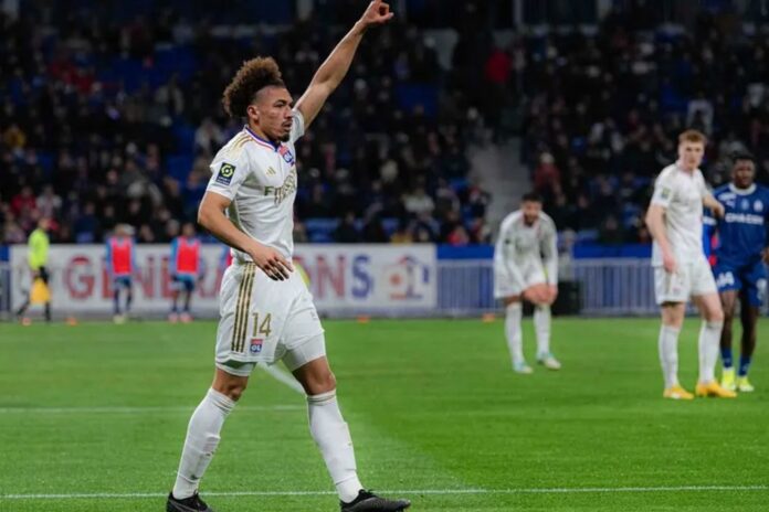 Adryelson em ação pelo Lyon