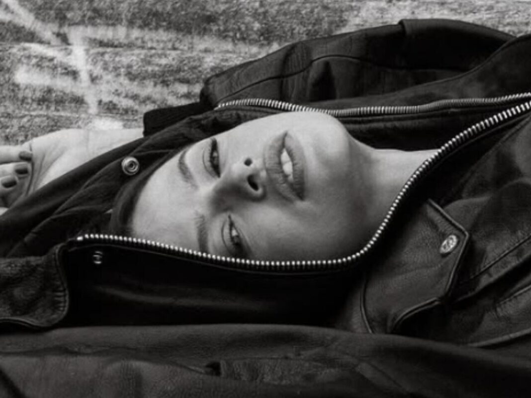 Agatha Moreira faz ensaio ousado e fotos repercutem