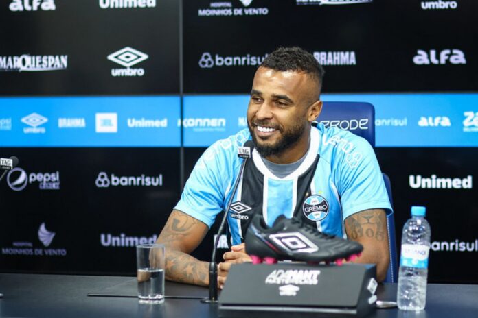 Alex Santana em apresentação no Grêmio