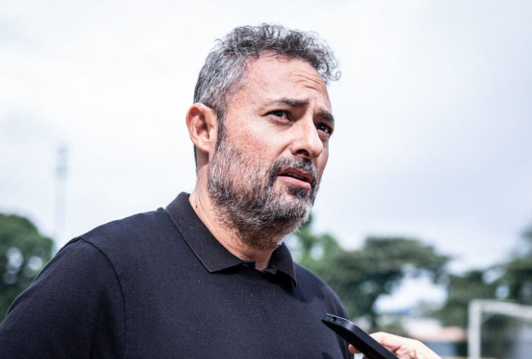 Alexandre Mattos toma decisão envolvendo João Paulo no Santos
