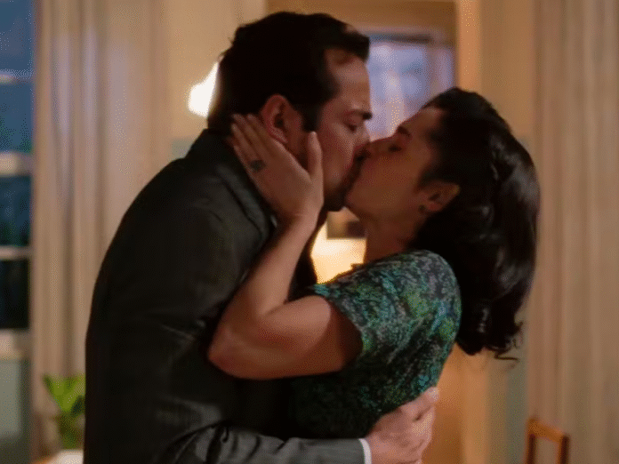 Alfredo (Eduardo Sterblitch) e Anita (Maria Flor) - Garota do Momento (Foto: Reprodução/Globo)