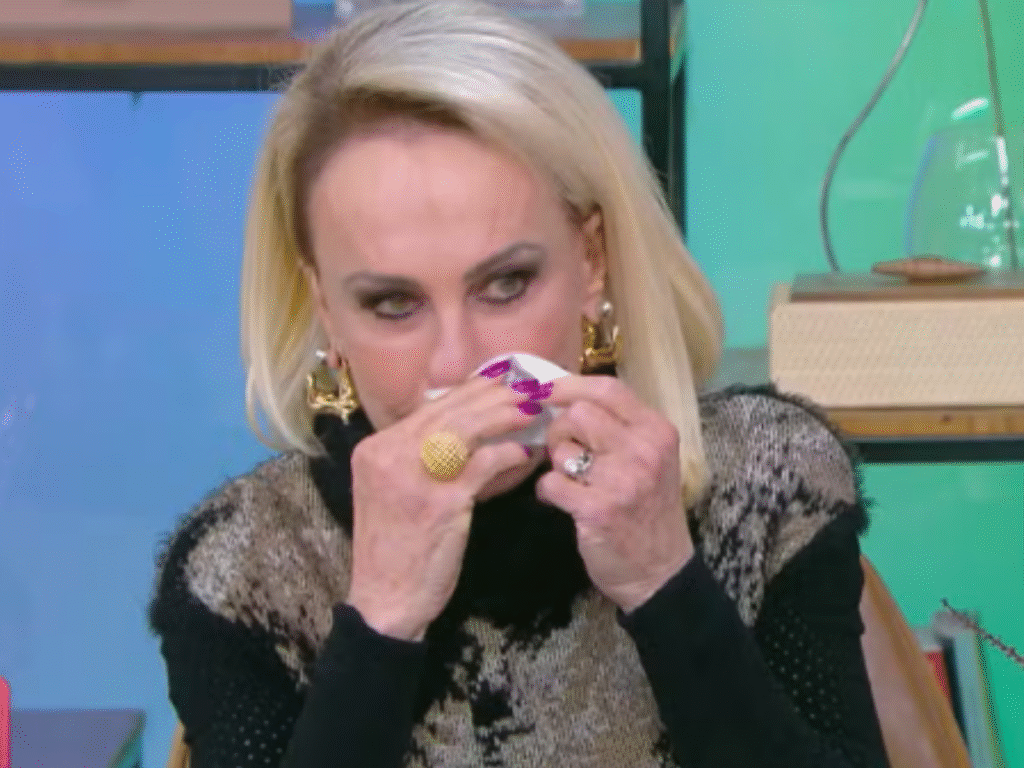 Ana Maria Braga chora ao voltar para o 'Mais Você' após três semanas afastada (Foto: Reprodução/Globo)