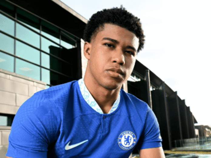 Andrey Santos anunciado pelo Chelsea (Imagem: Divulgação/Chelsea)