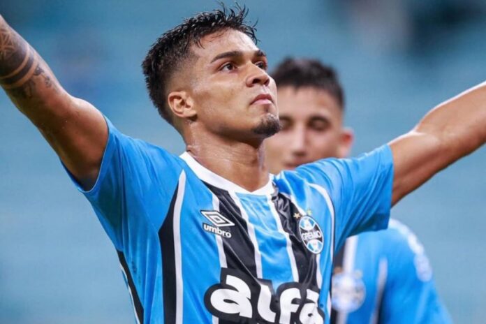 Arezo, jogador do Grêmio