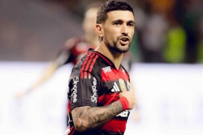 Arrascaeta comemora gol pelo Flamengo