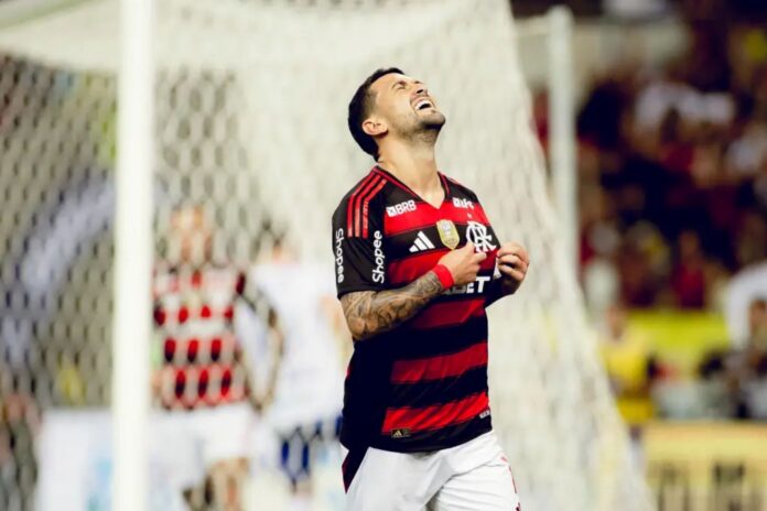 Arrascaeta comemorando gol marcado em partida contra o Espérance no Mundial de Clubes