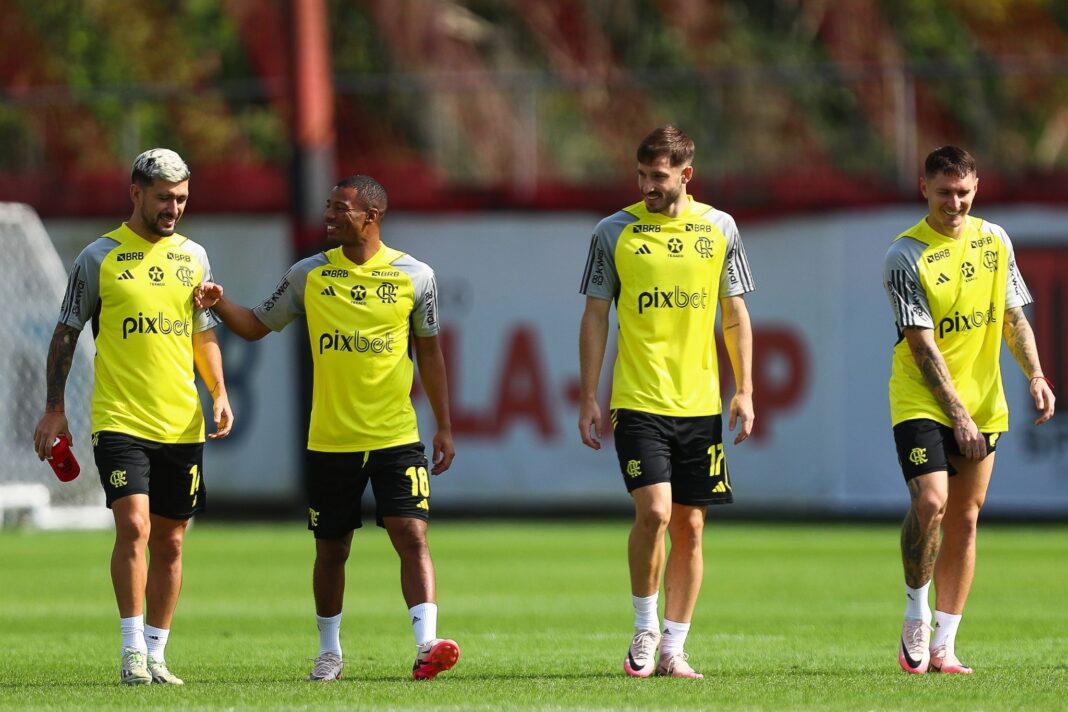 FIFA faz publicação direcionada a De La Cruz e Arrascaeta, do Flamengo