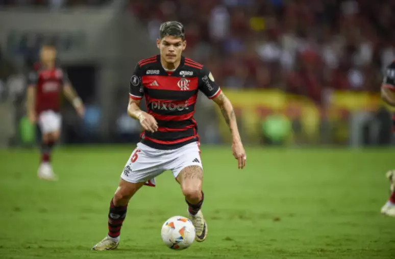 Flamengo: por quanto tempo Ayrton Lucas ficará internado?