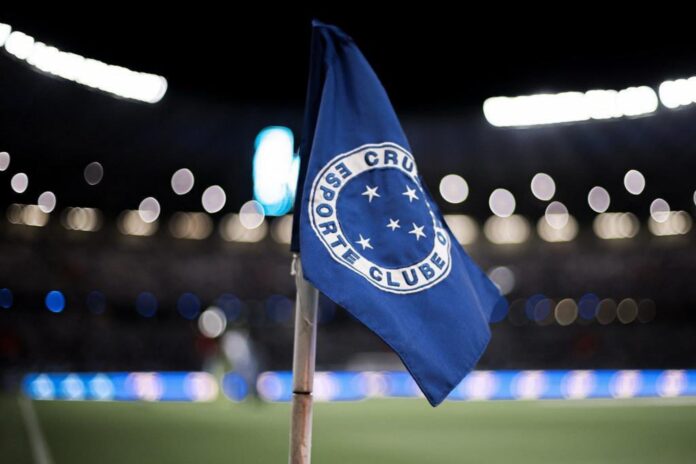 Bandeirinha de escanteio do Cruzeiro