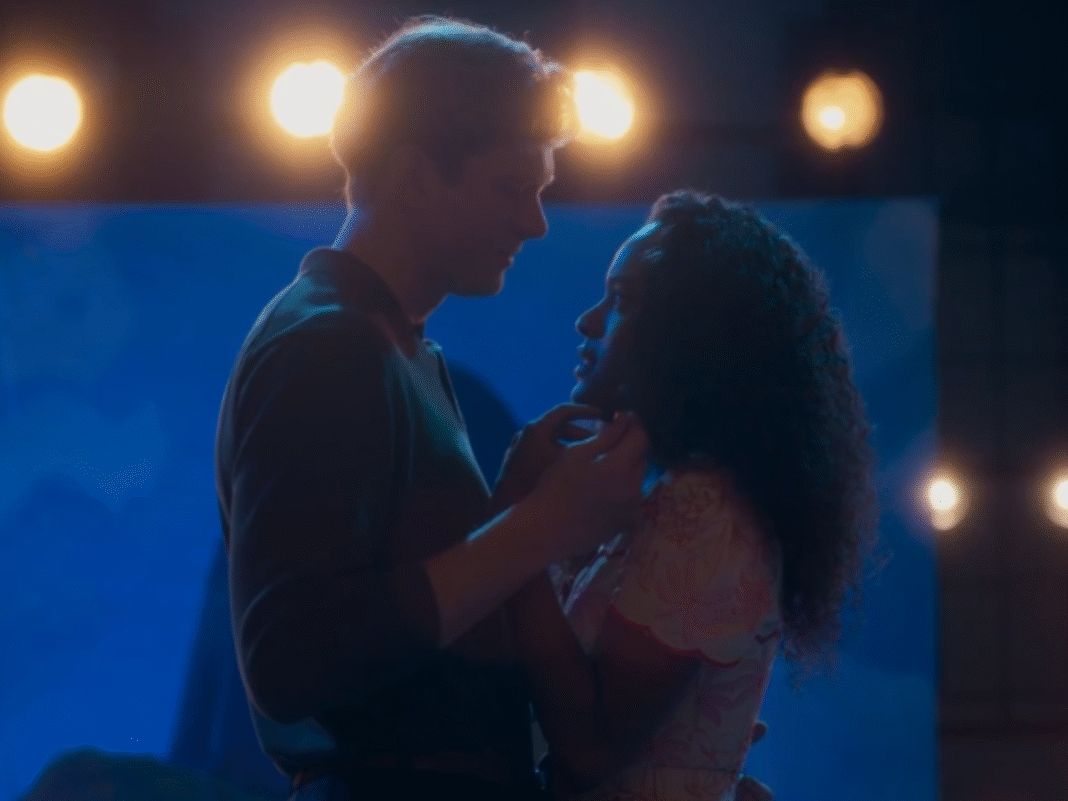 Em Garota do Momento, Clarice faz promessa a Beatriz e Beto