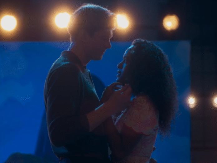 Beatriz e Beto são os protagonistas de Garota do Momento, a novela das 18h da Globo (Foto: Reprodução/Globo)