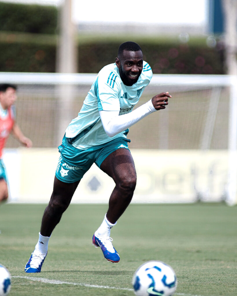 Bolasie em treino pelo Cruzeiro (Foto: Gustavo Martins/Cruzeiro)