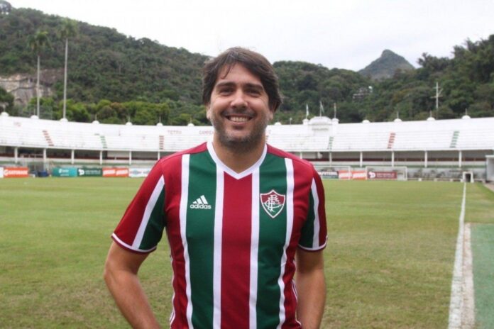Cacá Bueno com a camisa do Fluminense