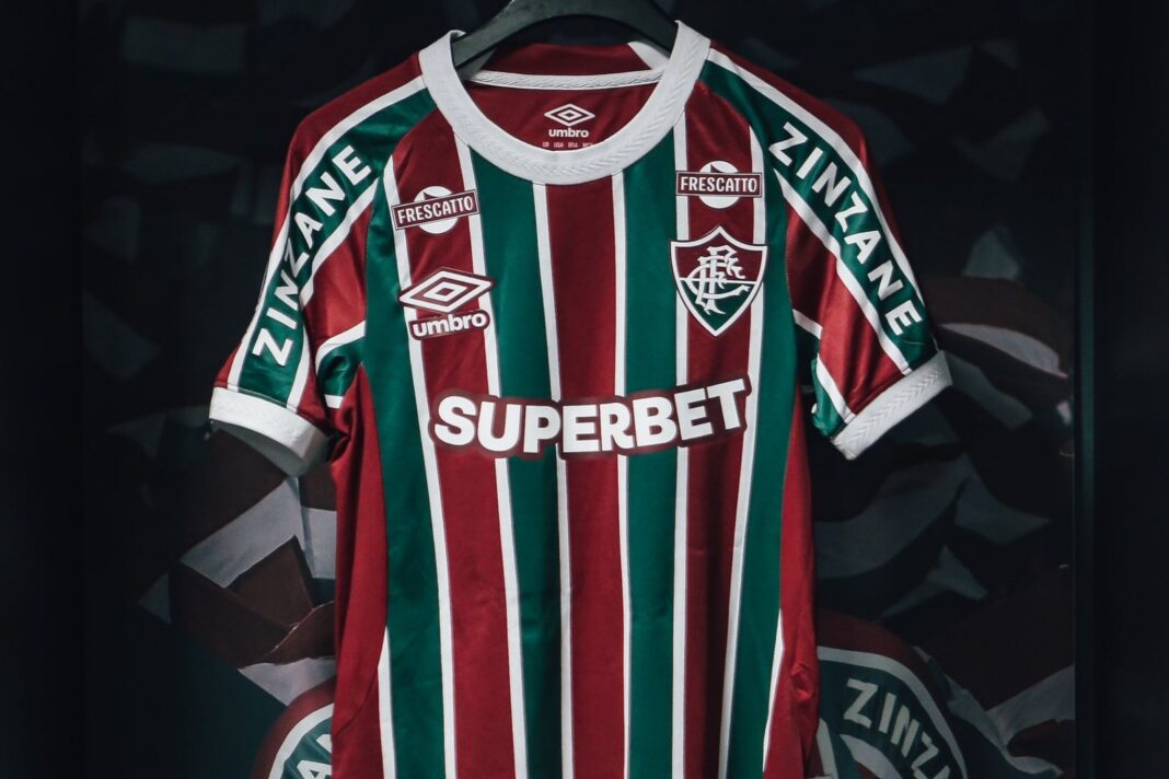 Fluminense assina com meio-campista até 2028