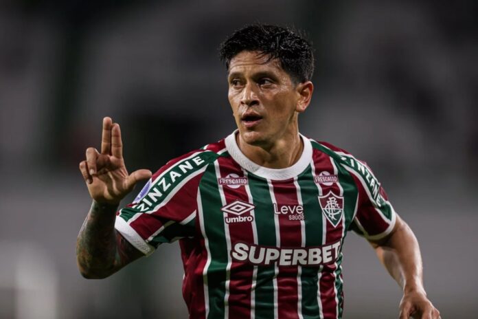 Cano em campo pelo Fluminense