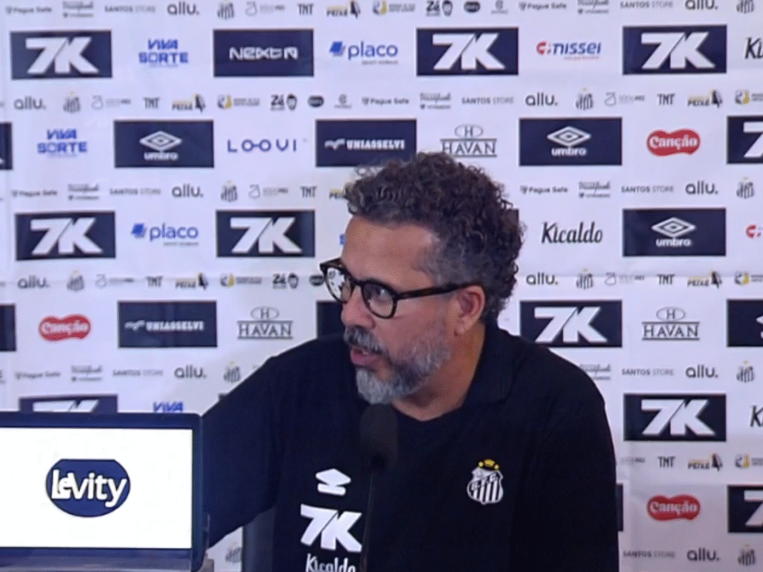 Cleber Xavier aprova saída de três jogadores do Santos