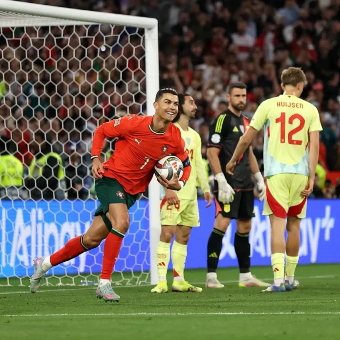 Cristiano Ronaldo sorri após marcar um gol por Portugal (Foto: UEFA/Divulgação)