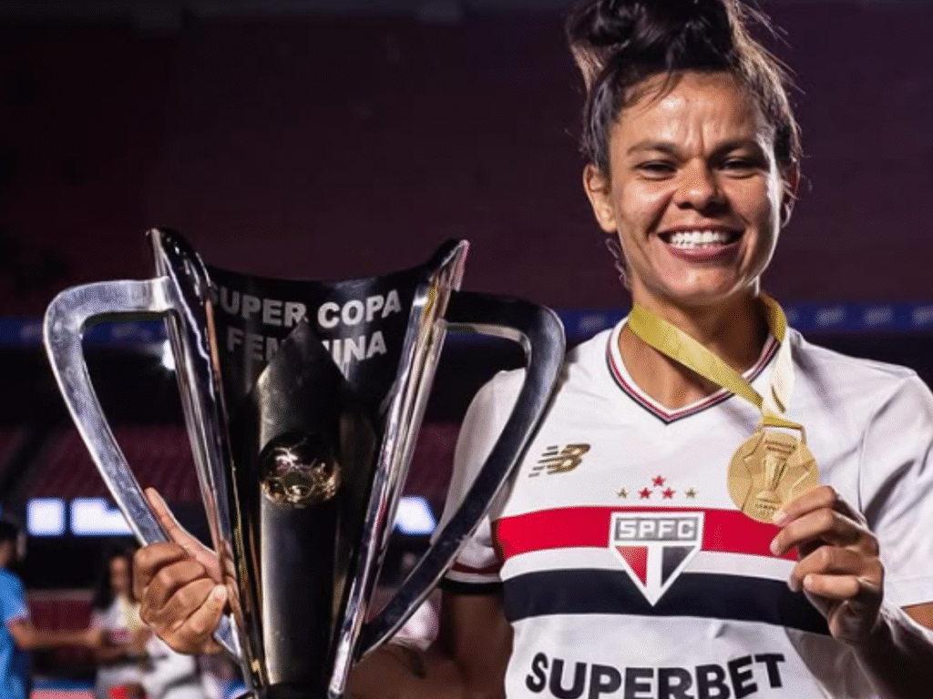 Jogadora de futebol Day Silva se despede do São Paulo (Foto: Reprodução)