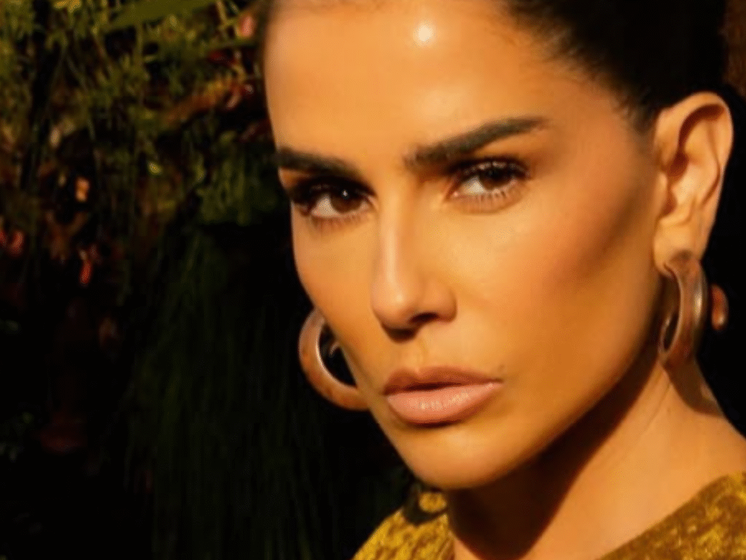 “Todos sonham”: Deborah Secco tira onda ao postar foto de seu corpo