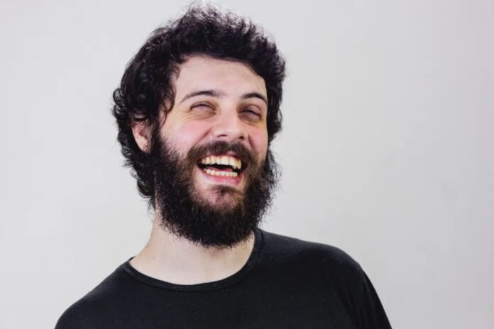 Diego Defante cai nos braços da torcida do Flamengo
