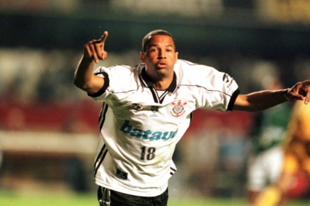 A declaração de Dinei sobre a situação atual do Corinthians: “eu fiquei muito…”