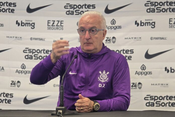 Dorival Júnior em entrevista coletiva no Corinthians