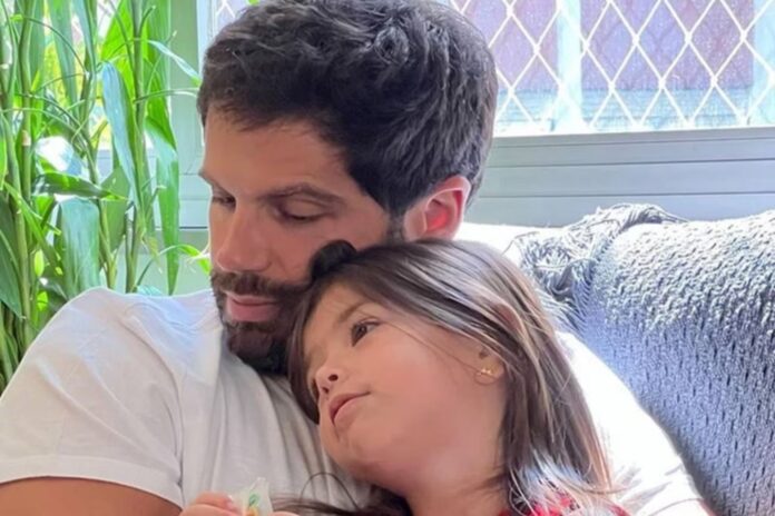 Duda Nagle, ator brasileiro, com a Zoe, sua filha