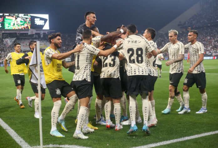 Elenco do Corinthians festeja gol marcado por Balbuena contra o Athletico-PR (Foto: Rodrigo Coca/Agência Corinthians)