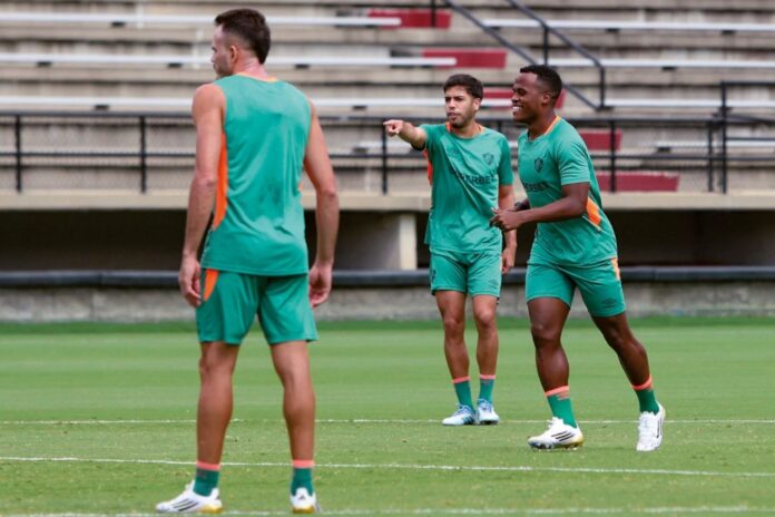 Elenco do Fluminense em treinamento