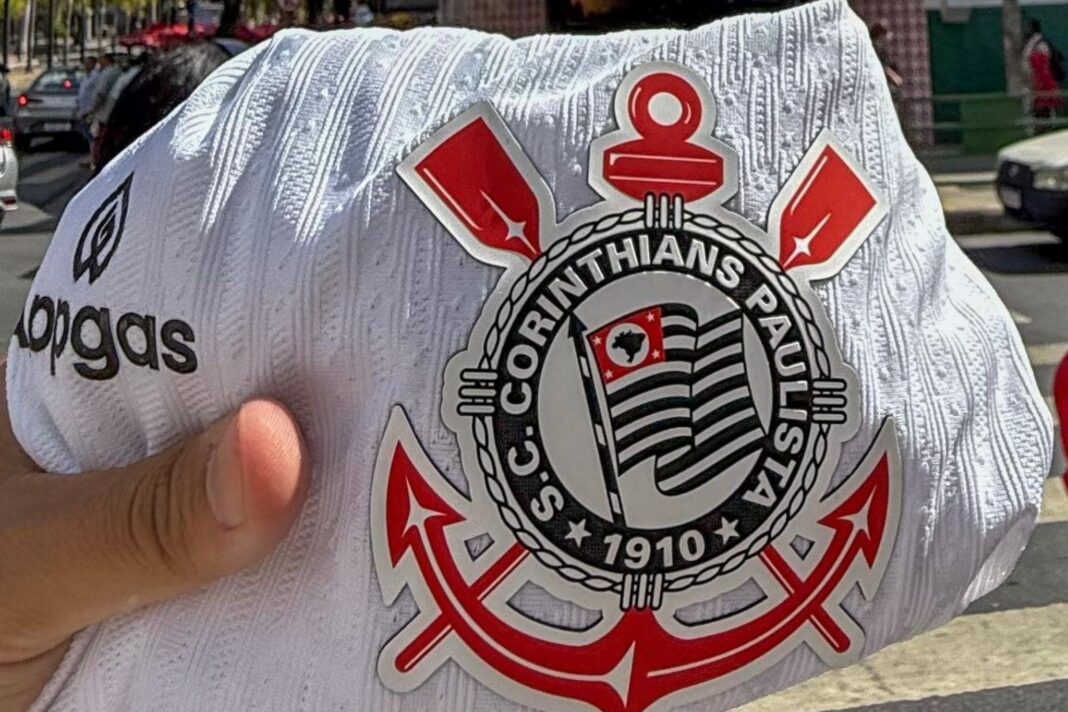 Ex-Corinthians pode retornar ao futebol brasileiro para jogar em rival