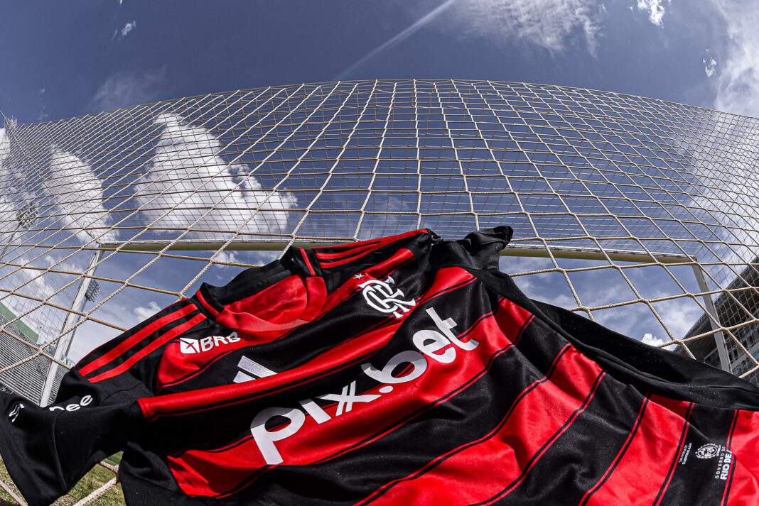 Negociação milionária, chegada de Lucas Beltrán e obra do estádio: as últimas notícias do Flamengo