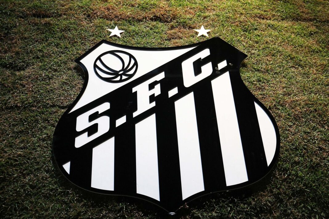 Zagueiro volta a treinar pelo Santos após um mês
