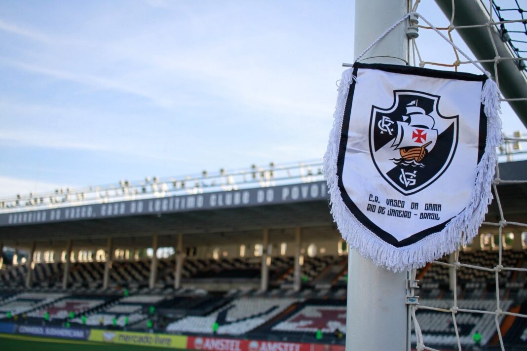 Atacante assina com o Vasco por três anos