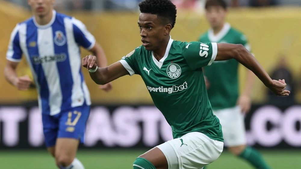 Estêvão contra o Porto no Mundial (Foto: Cesar Greco/Palmeiras)