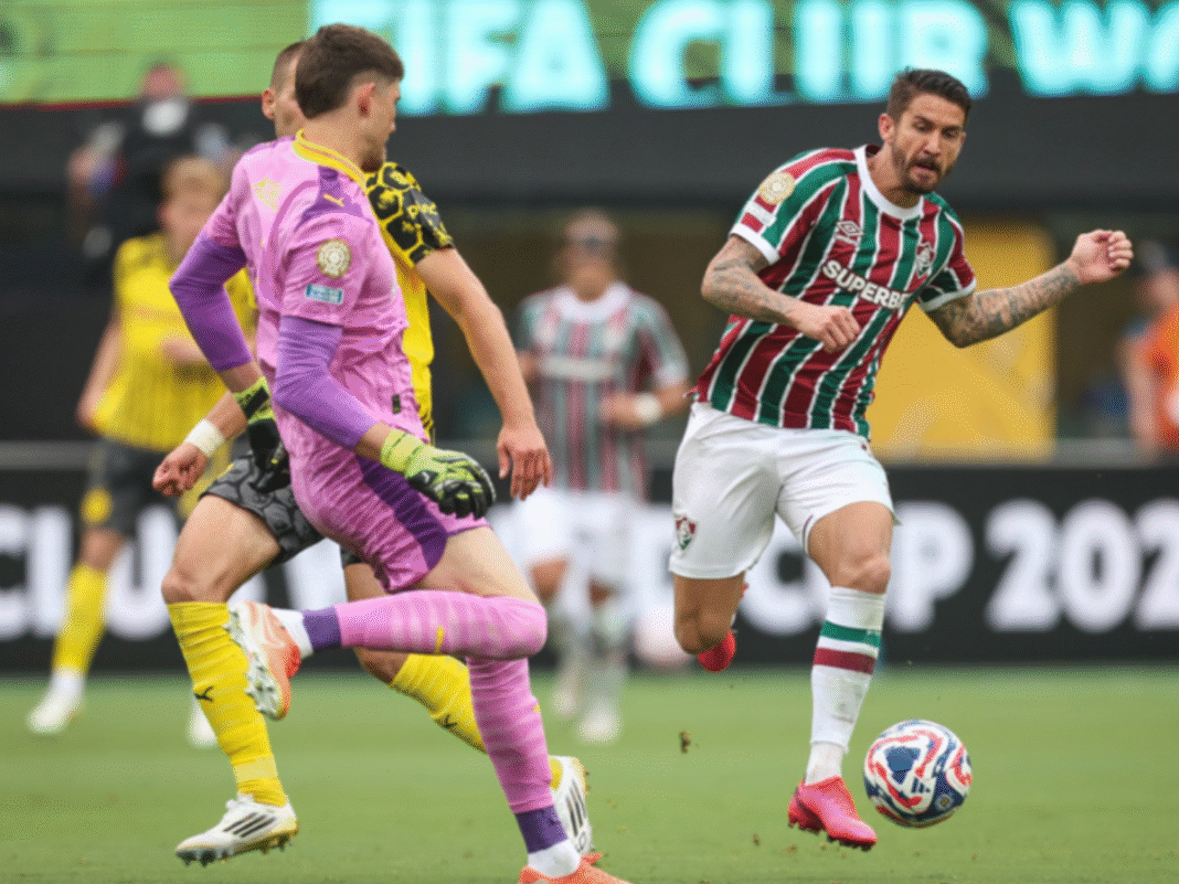 Everaldo, do Fluminense, explica lance desperdiçado no Mundial
