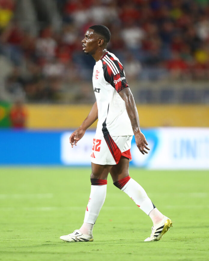 Evertton Araújo em campo pelo Flamengo (Foto: Gilvan De Souza/Flamengo)