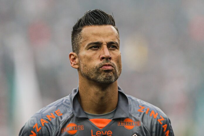 Fábio em partida pelo Fluminense