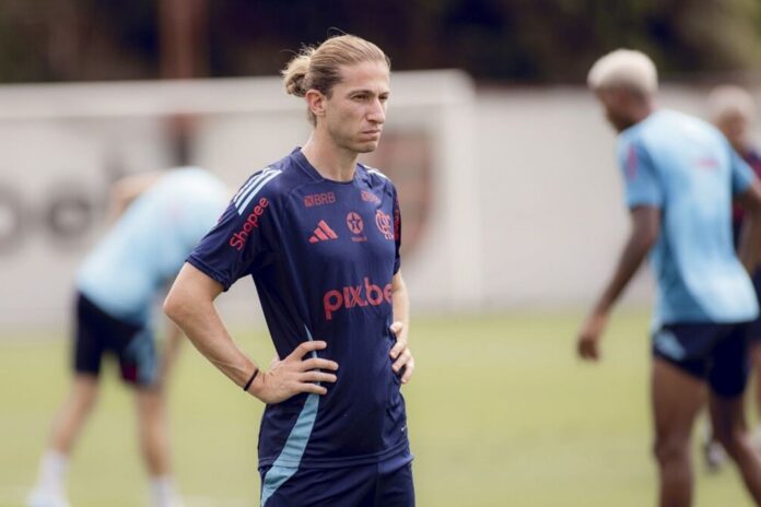 Filipe Luís comandando treino do Flamengo