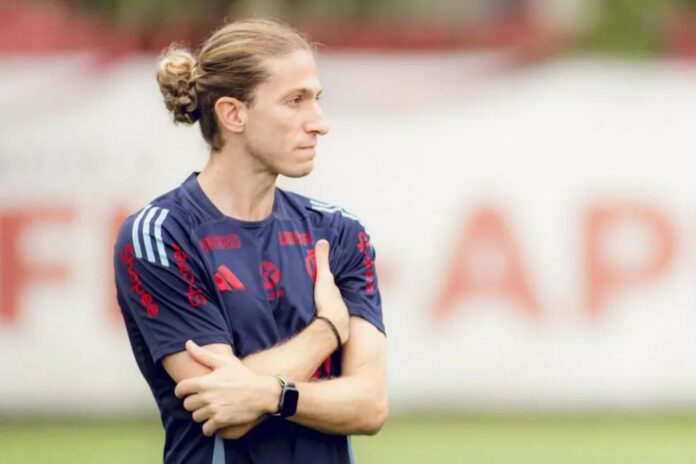 Filipe Luís, durante treino do Flamengo