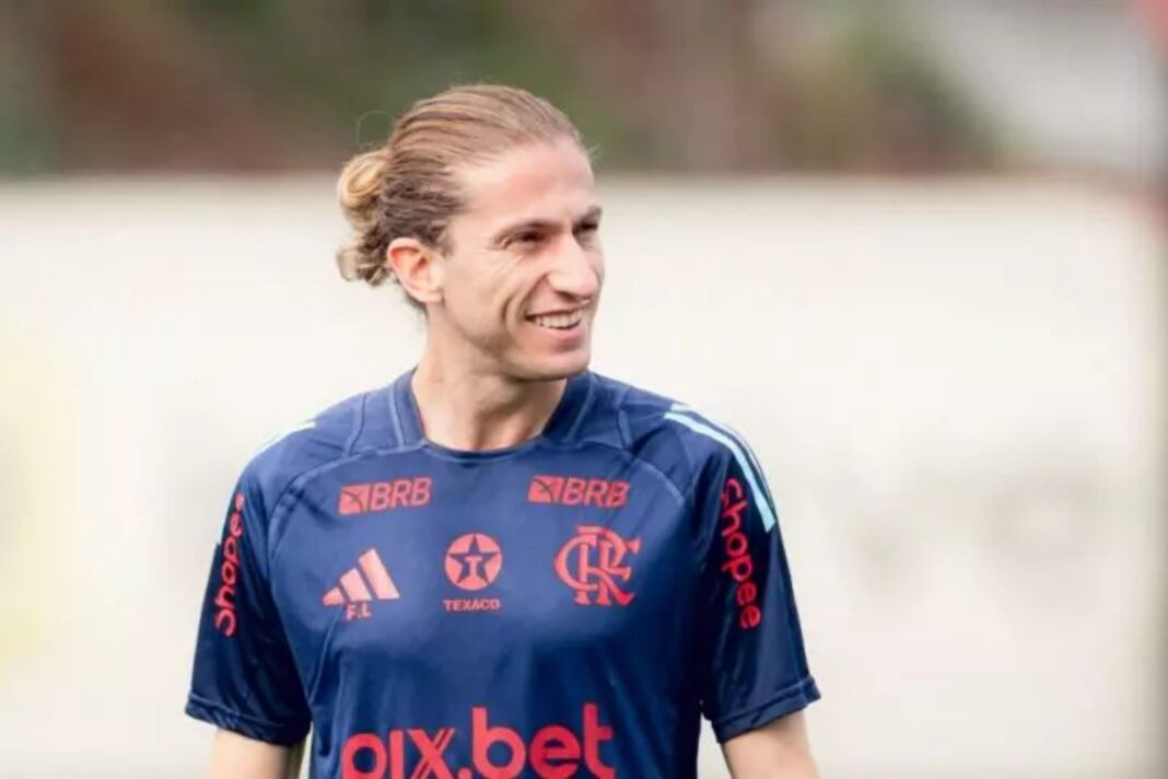 Reforço? Filipe Luís comenta possível chegada de Paquetá ao Flamengo