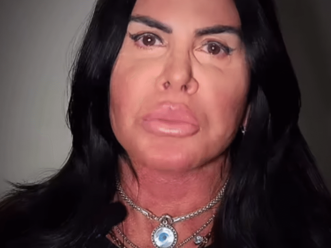 Gretchen cita ‘recalque’ e rebate críticas por figurino ousado em show na Europa