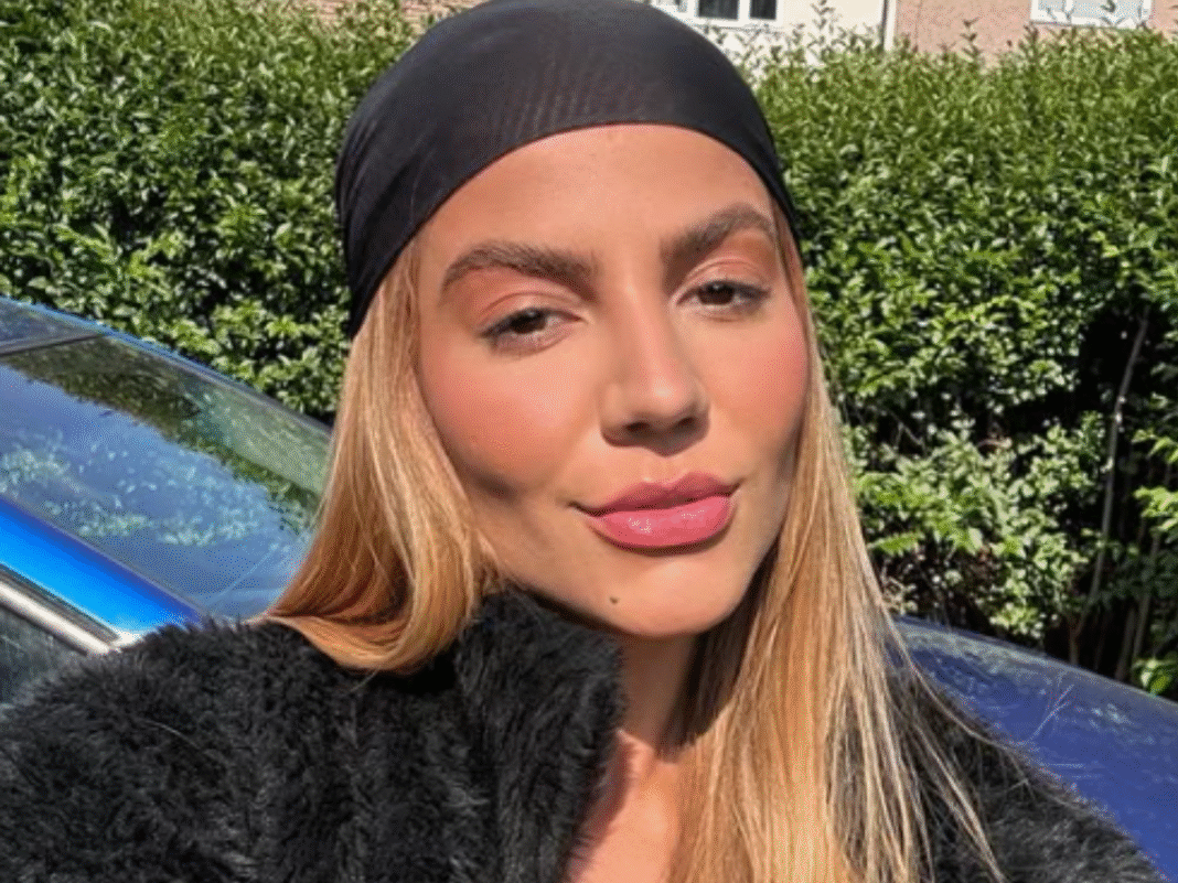 Ex-BBB Hariany chama atenção ao usar transporte público