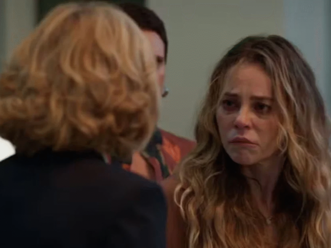 Vale Tudo: Heleninha faz pedido importante a Odete Roitman