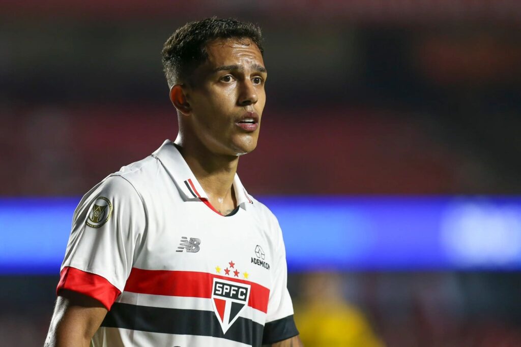 Igor Vinícius em atividade no São Paulo