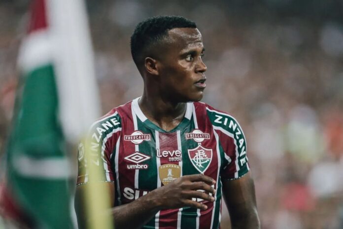 Jhon Arias em ação pelo Fluminense