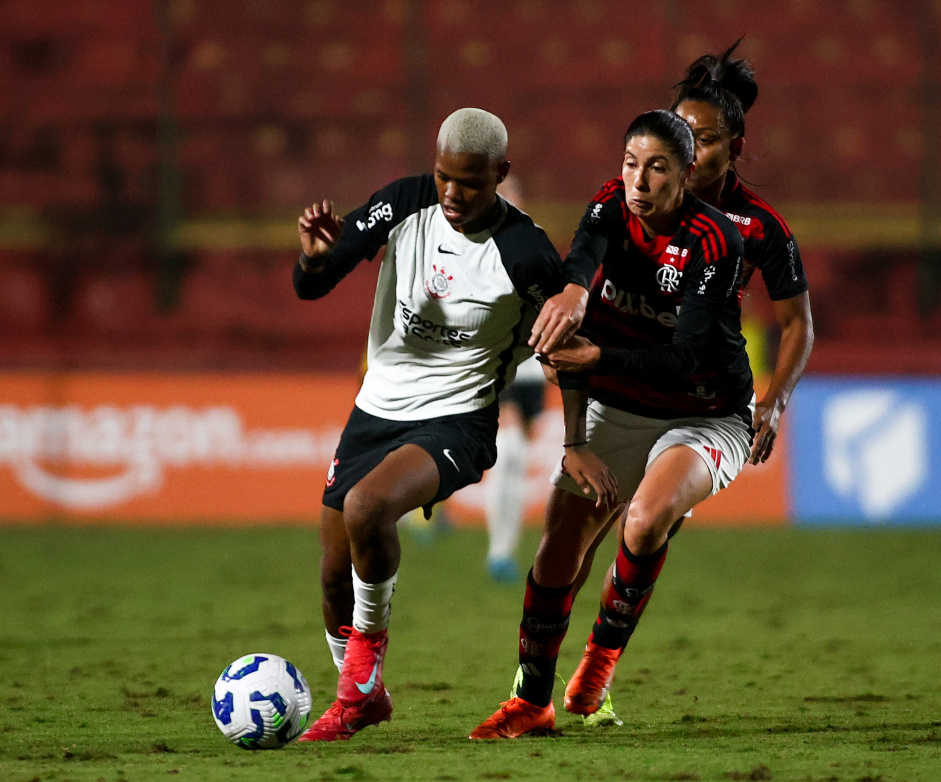 Jhonson em ação diante do Flamengo (Foto: Rodrigo Gazzanel/Corinthians)